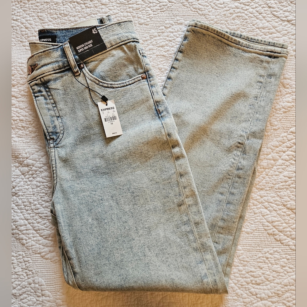 NWT Express Modern Straight Super High Rise Size 4S Jeans
